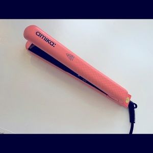 Amika flat iron